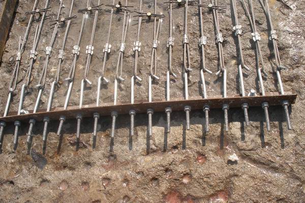 希爾頓酒店樓頂鋼絲繩網片加固（鋼絲繩網片張拉端）